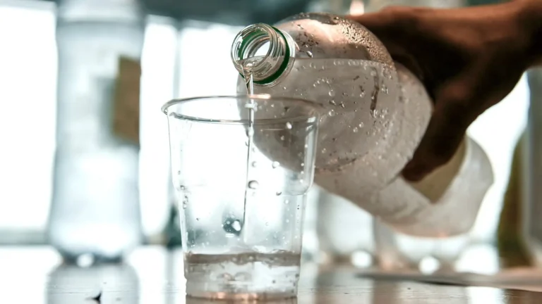 Lansera kolsyrat vatten som svensk Champagne